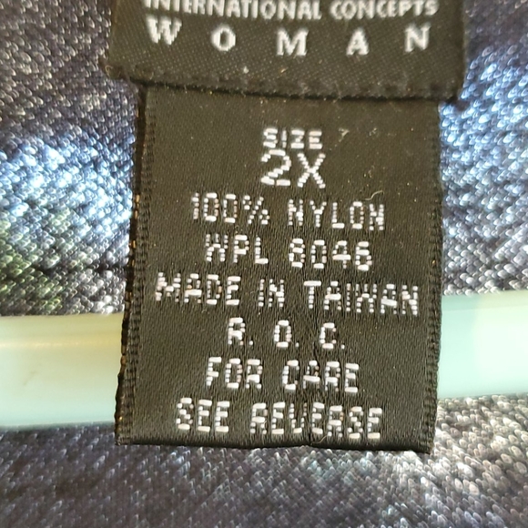 Shirts - Picture 3 of 4